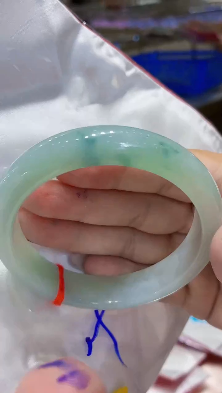 翡翠手镯未镶嵌翡翠手镯