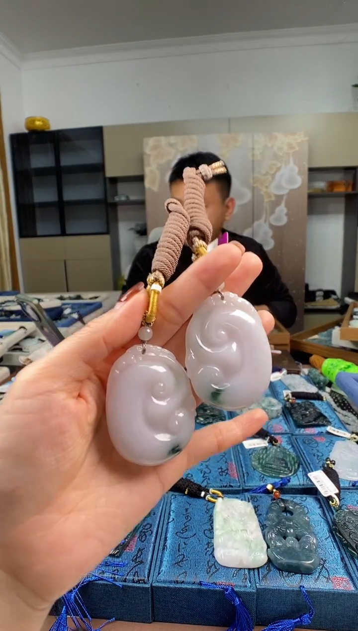 颈饰未镶嵌翡翠 多样性发其一