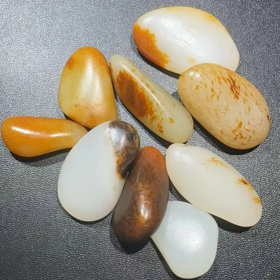 新疆和田玉籽料原石把件