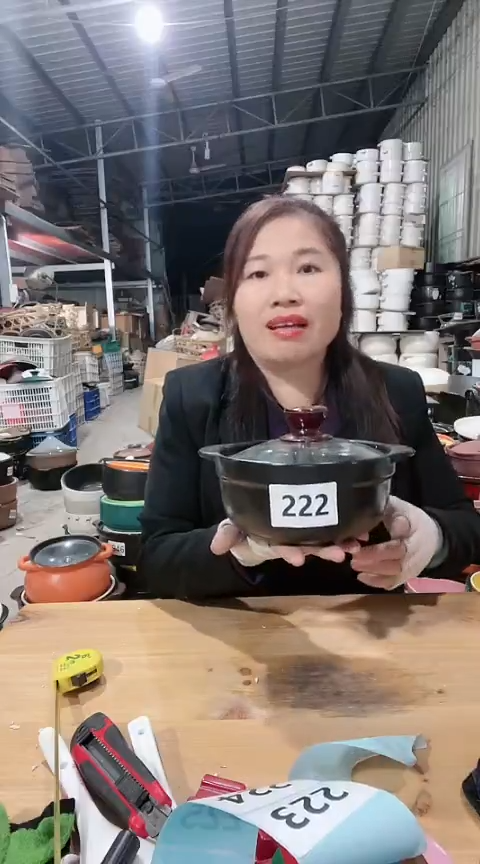 【闪购商品】222瑕疵黑锅带盖，，