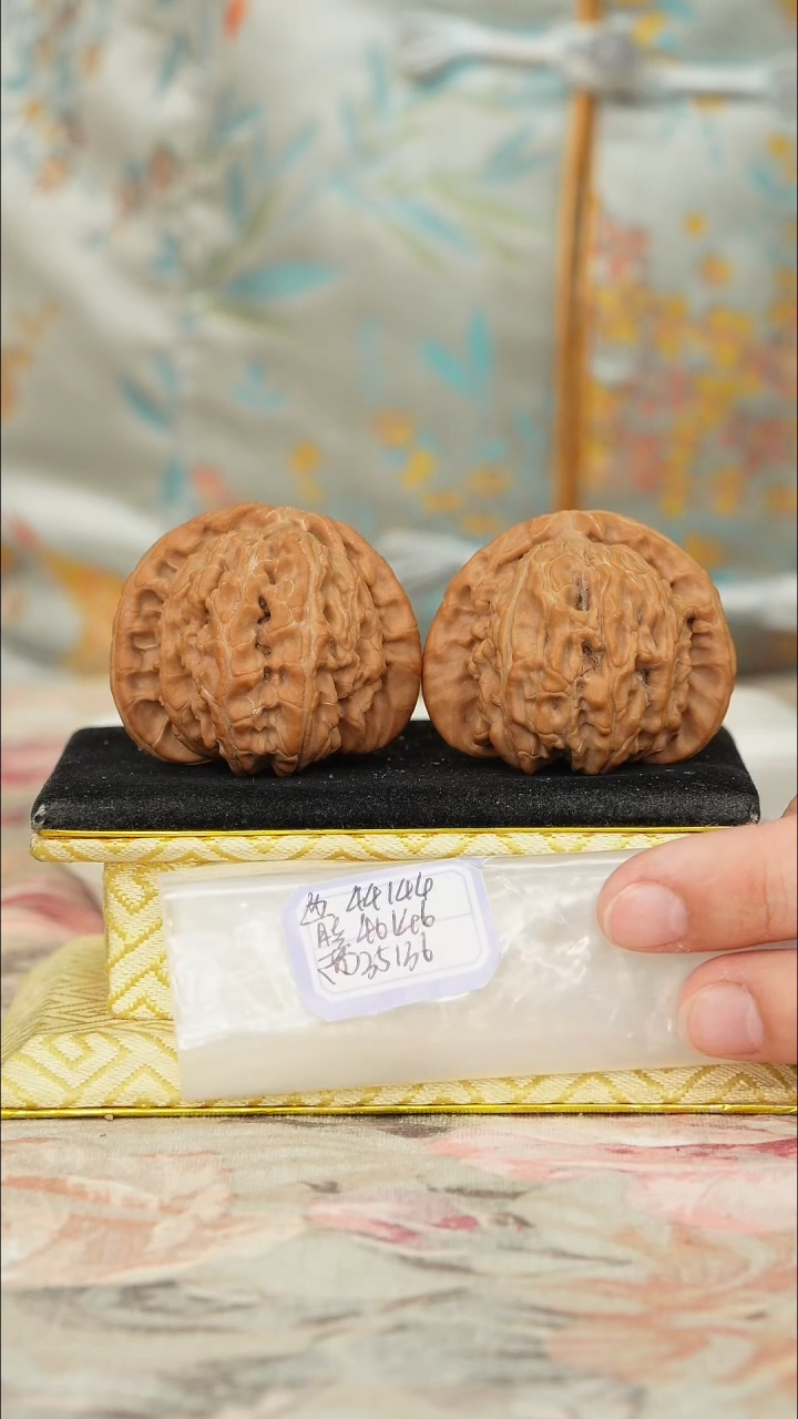 【闪购商品】文玩核桃把件白狮子