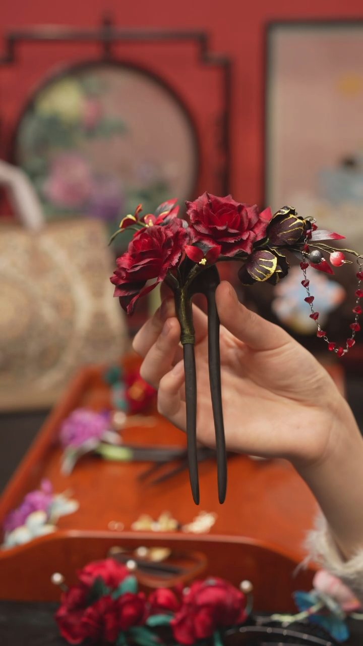 刺绣非遗绒花手工饰品