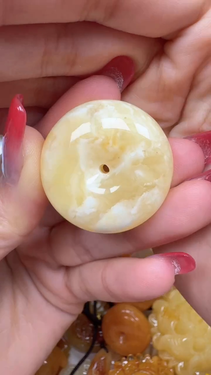 裸石琥珀未镶嵌如图