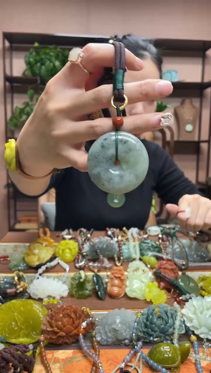 未镶嵌岫玉吊坠·