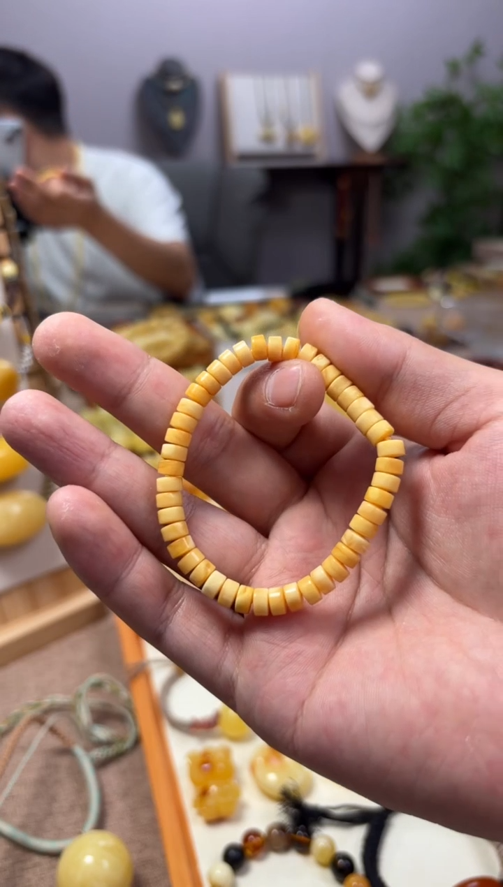 【闪购商品】蜜蜡裸石未镶嵌手串