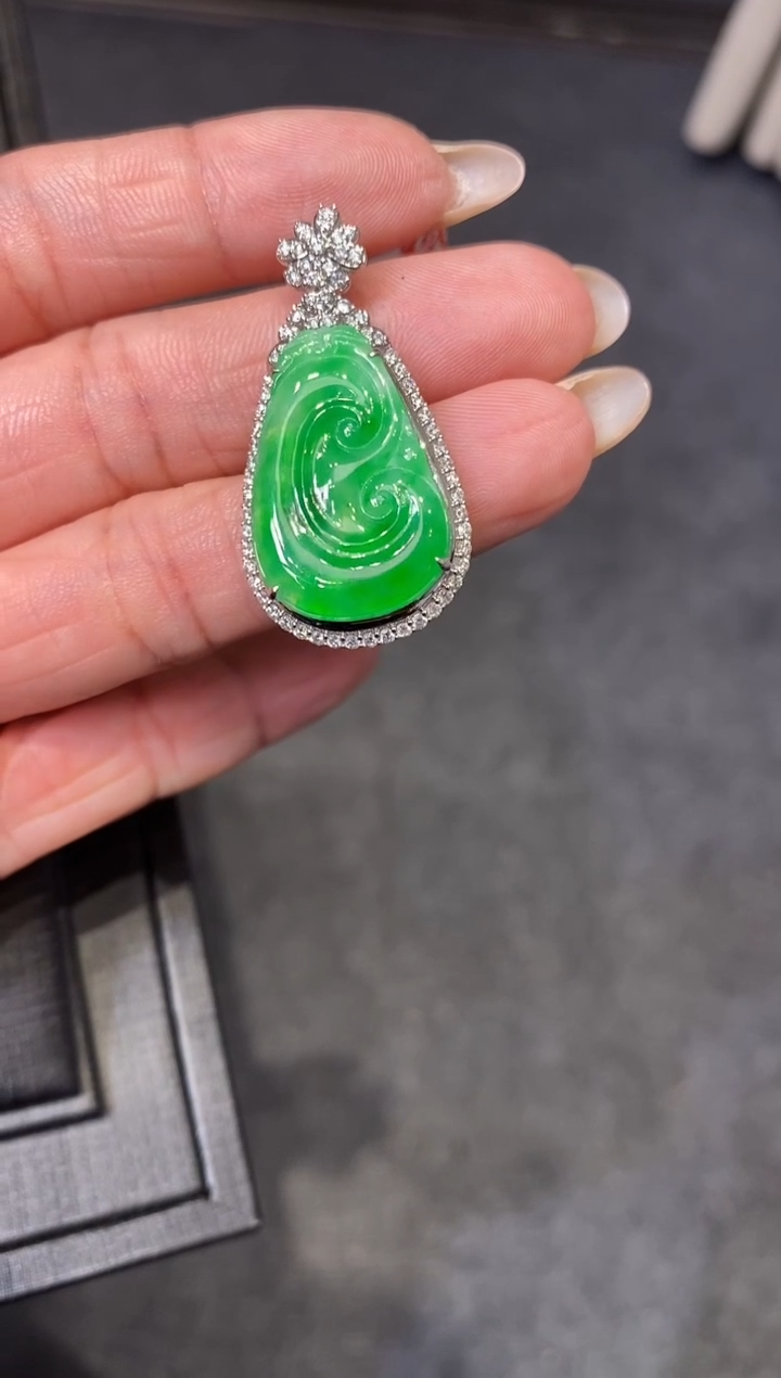 吊坠(不含链)18K金镶嵌翡翠如意