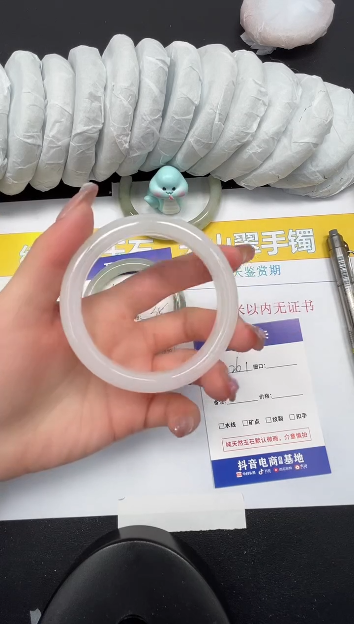 【闪购商品】石英质玉手镯未镶嵌261-57.9