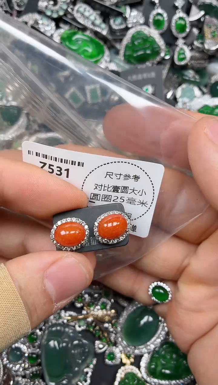 颈饰未镶嵌翡翠Z531耳钉