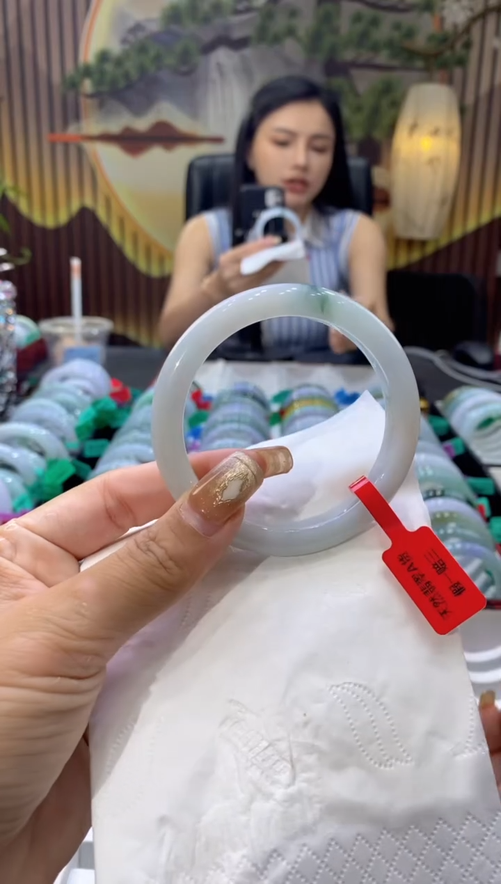 翡翠手镯未镶嵌多人04759