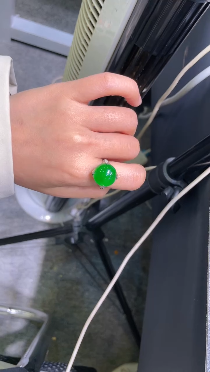 【闪购商品】翡翠吊坠(不含链)18K金镶嵌A67