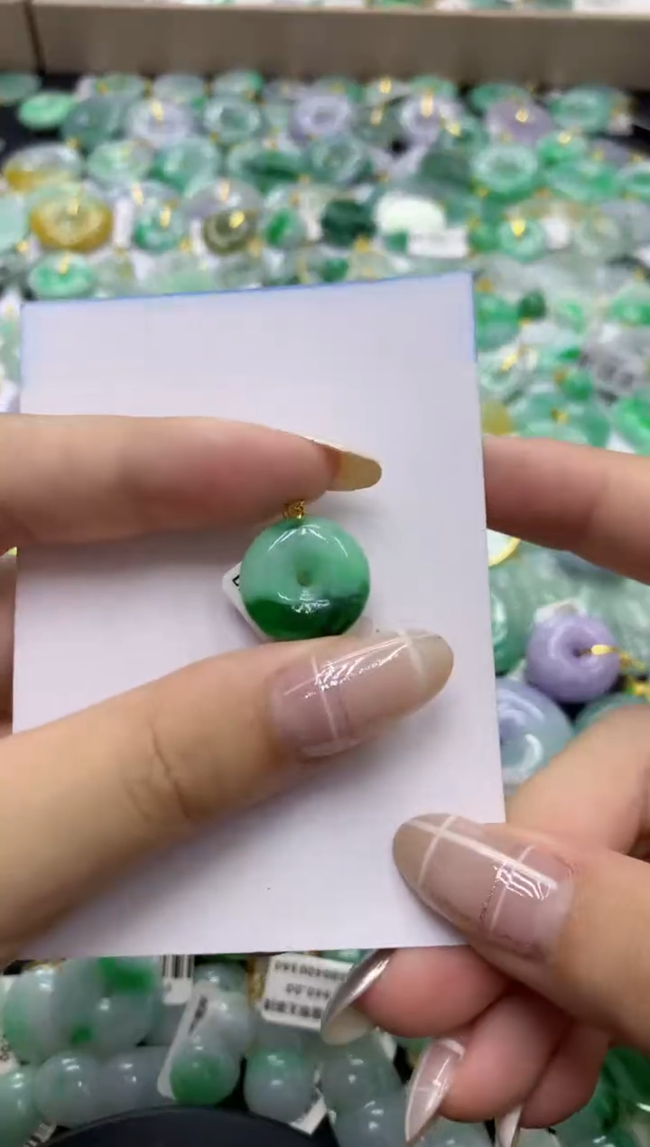 翡翠18K金镶嵌颈饰天然缅甸翡翠A货