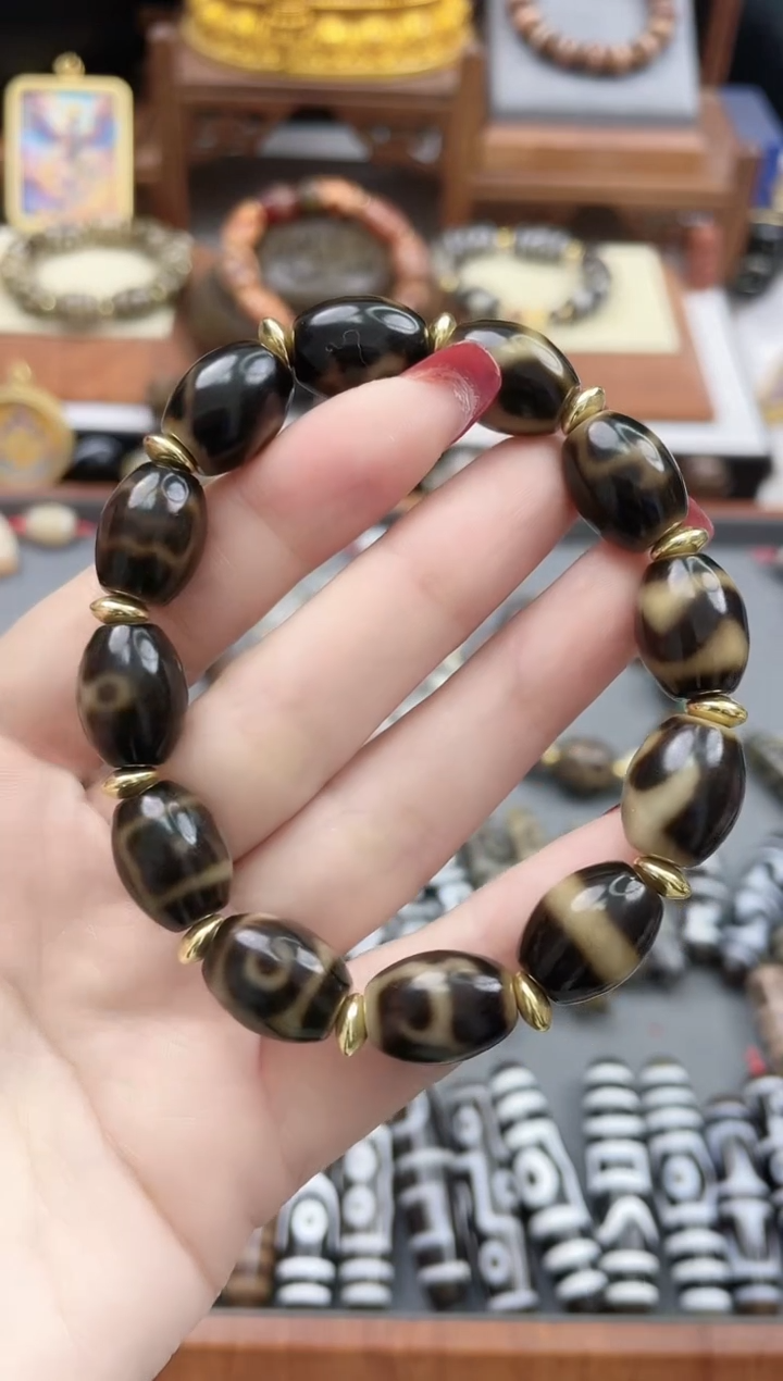 【闪购商品】玛瑙/玉髓手串未镶嵌黑金达洛手串随机图腾