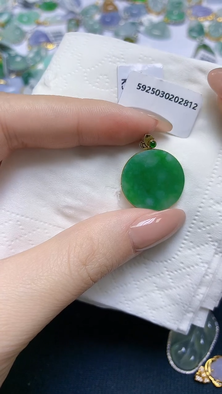 翡翠18K金镶嵌颈饰天然缅甸A货翡翠