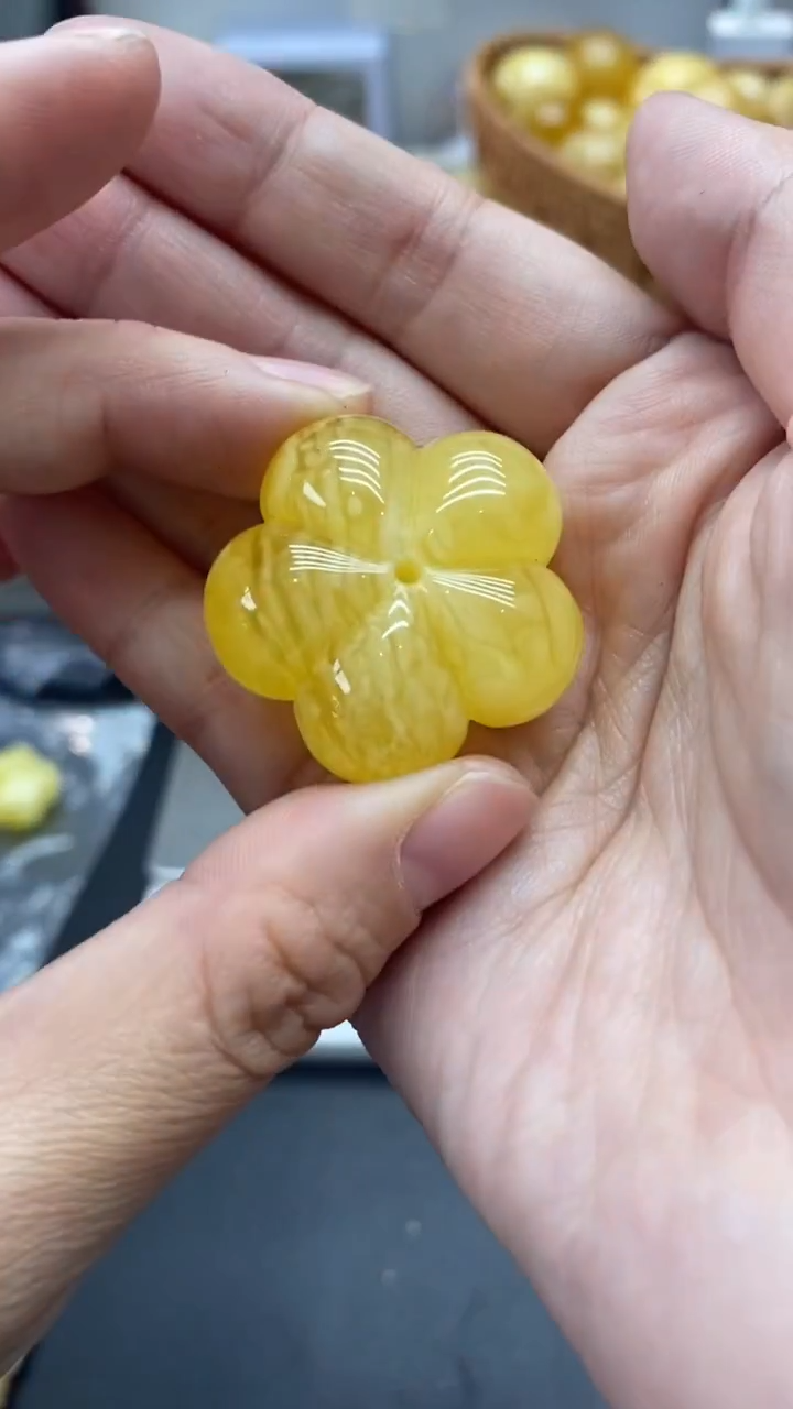 琥珀未镶嵌珠宝奇石585