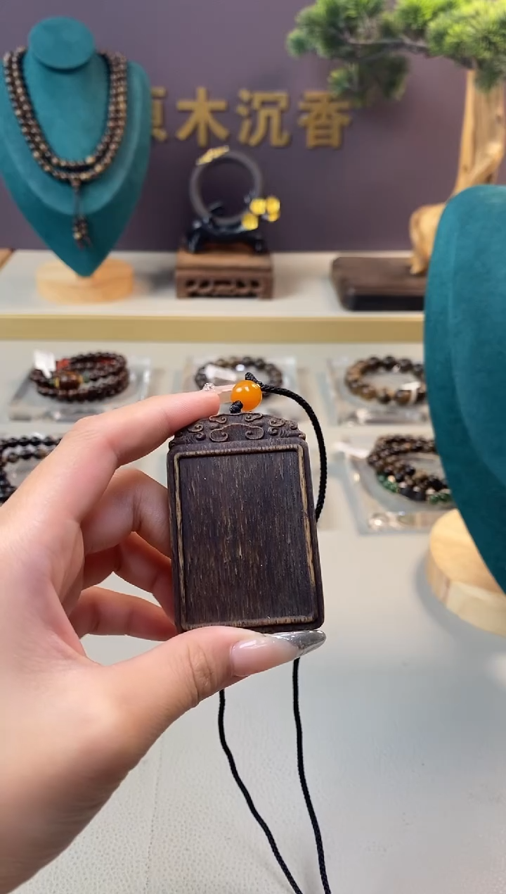 【闪购商品】沉香木手串Z沉水芽庄黄棋糖芯料手雕无事牌 