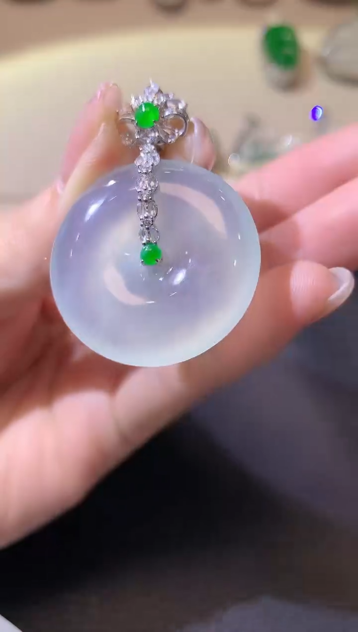 【闪购商品】翡翠吊坠(不含链)18K金镶嵌C71