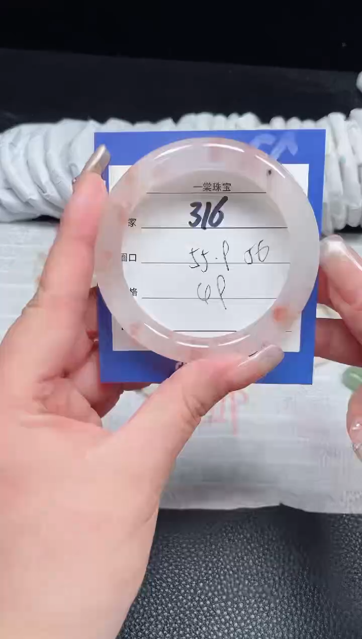 【闪购商品】石英质玉手镯未镶嵌316