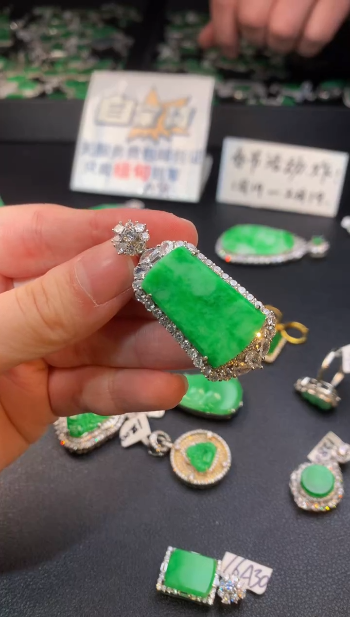 【闪购商品】翡翠颈饰银S925镶嵌翡翠