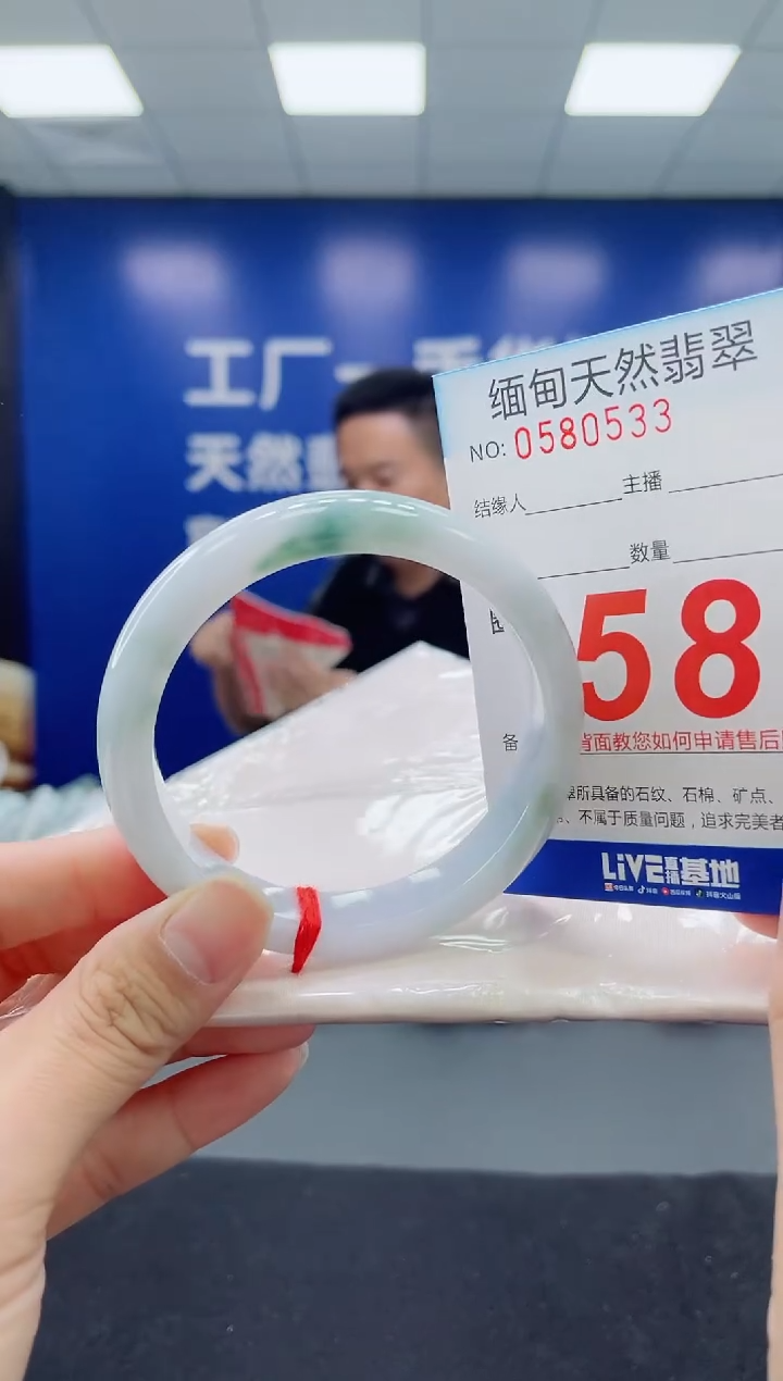 未镶嵌手镯翡翠天然翡翠手镯