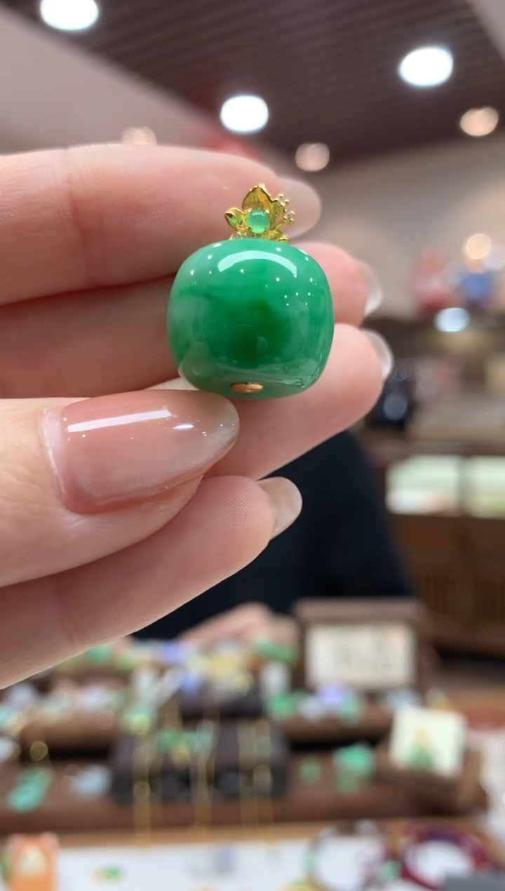 翡翠18K金镶嵌吊坠(不含链)苹果