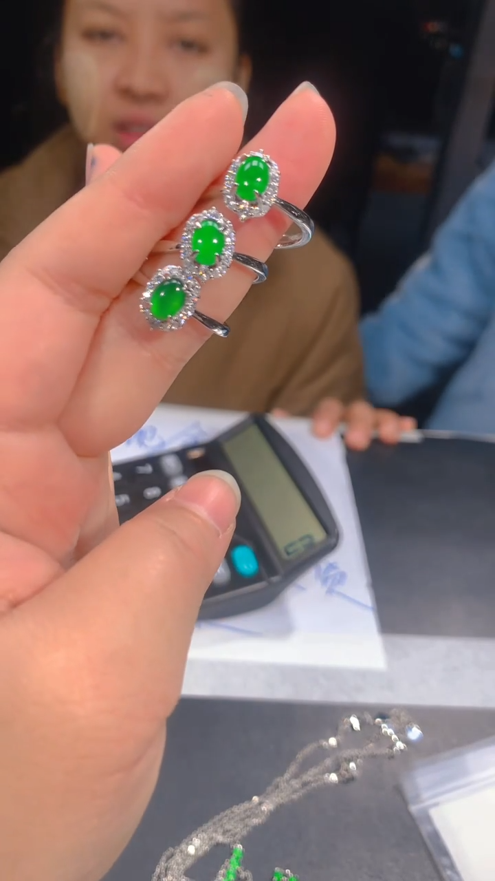 【闪购商品】定制翡翠未镶嵌15定制翡翠，多样性发货（发其一）