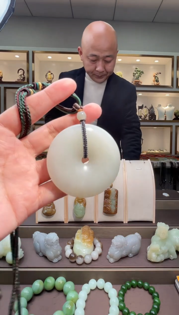 颈饰未镶嵌和田玉苏