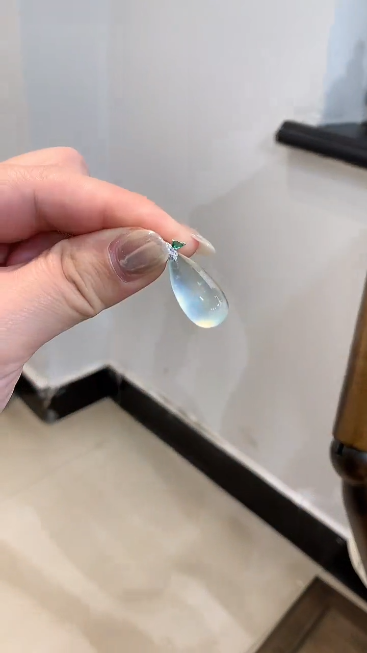 未镶嵌蛇纹石玉吊坠(不含链)水滴