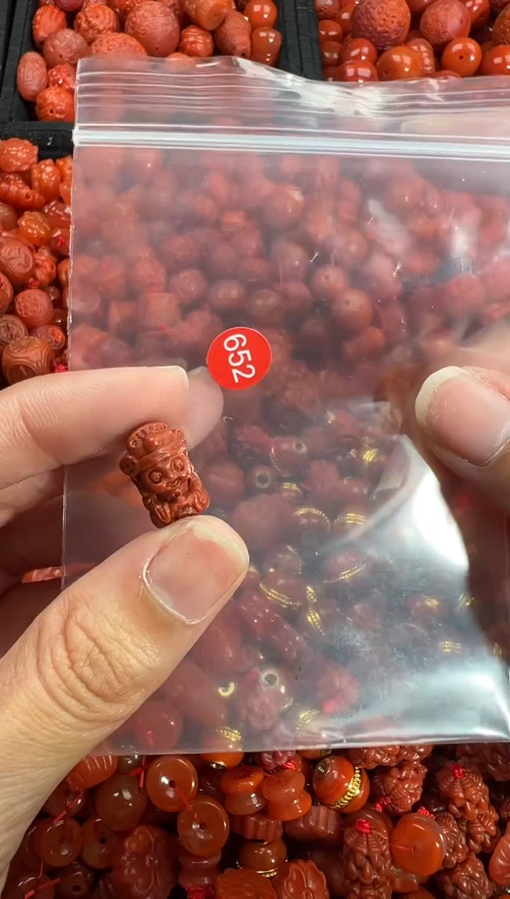 南红玛瑙未镶嵌颈饰1
