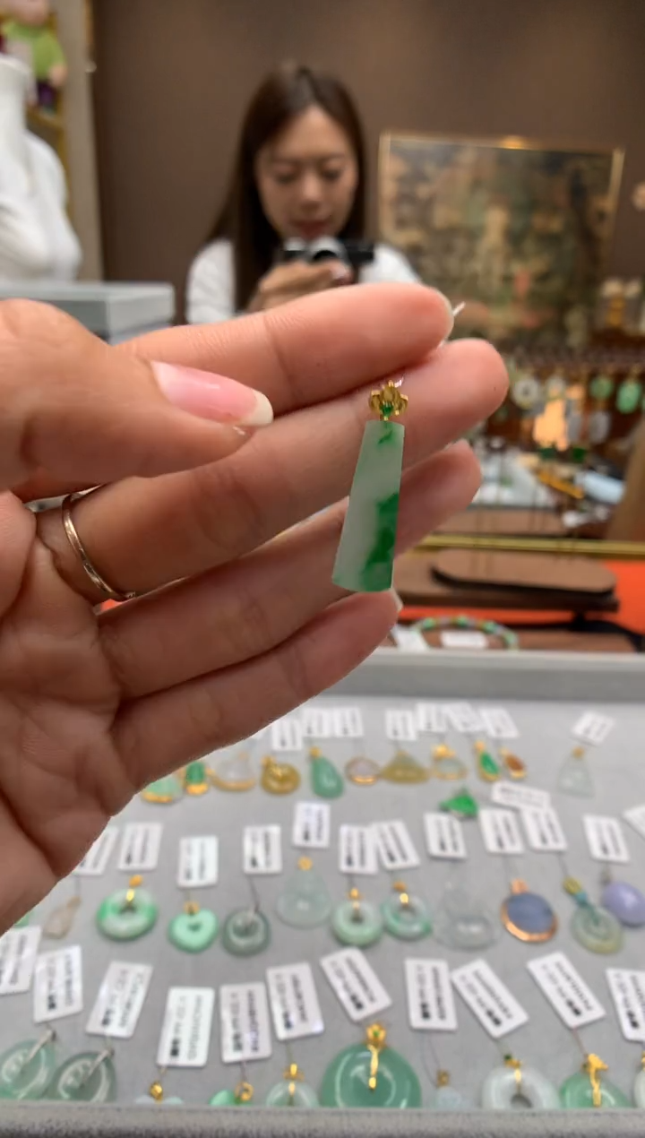 【闪购商品】翡翠颈饰18K金镶嵌无事牌