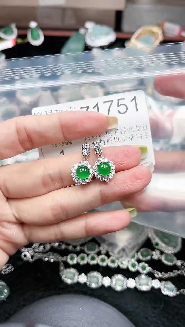 【闪购商品】翡翠颈饰未镶嵌1751赠皮绳