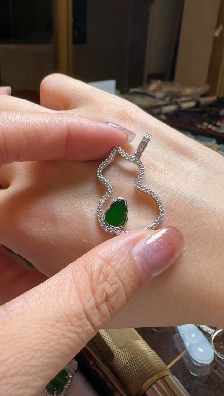 【闪购商品】翡翠吊坠(不含链)未镶嵌翡翠