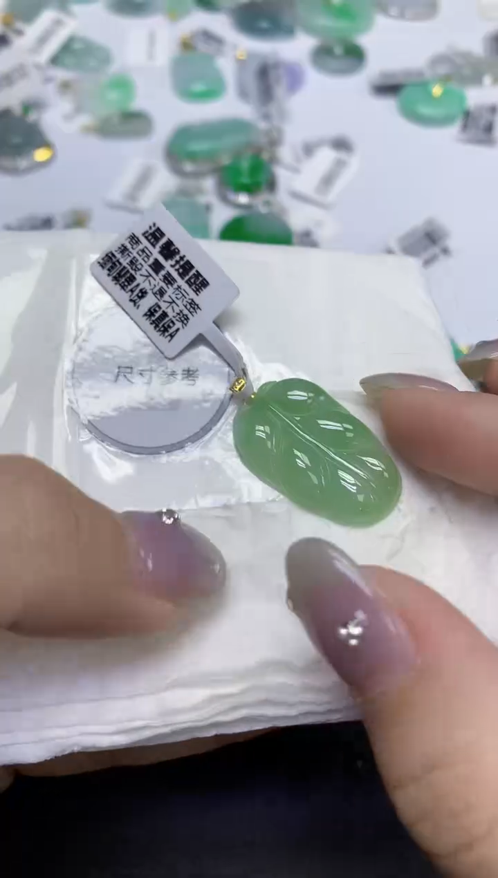 颈饰18K金镶嵌翡翠天然缅甸翡翠A货百元以上9元证书费自理