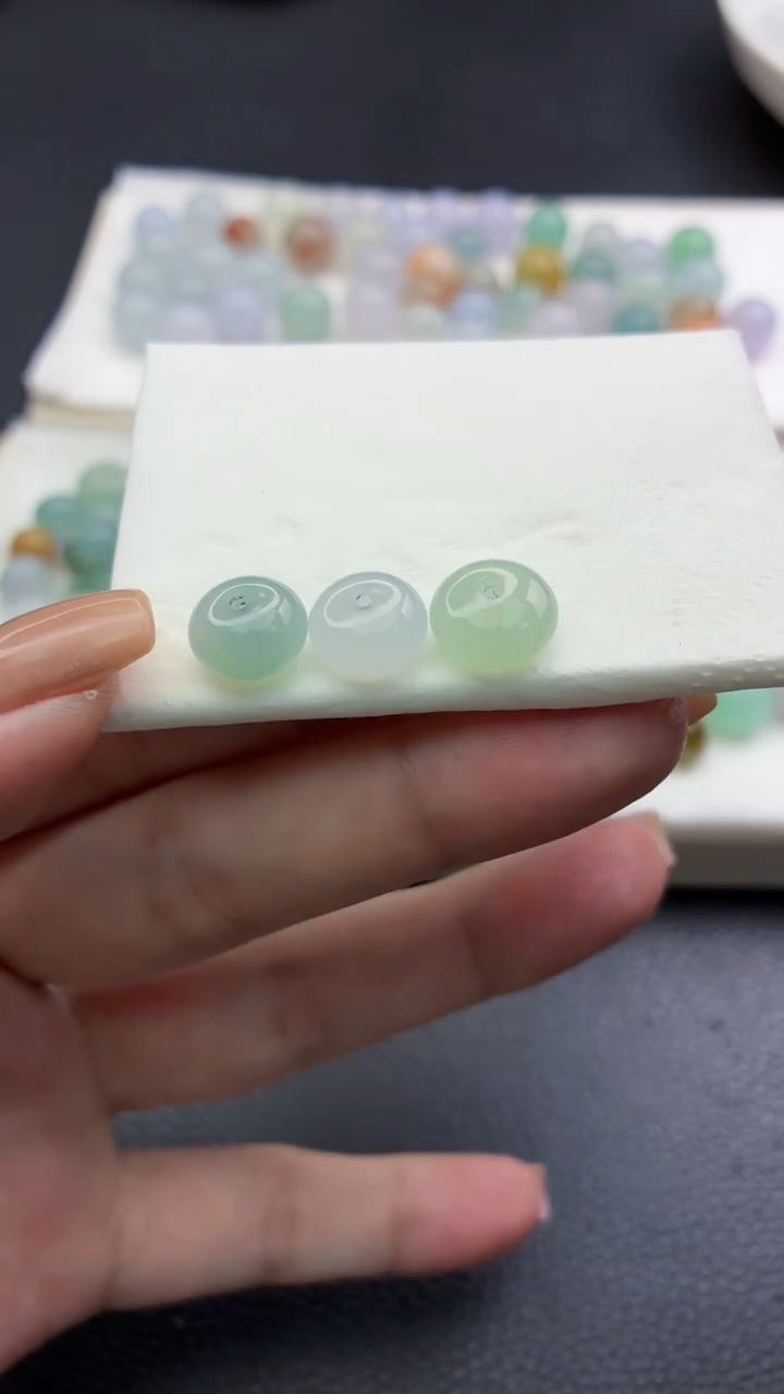 未镶嵌定制翡翠?**石珠子