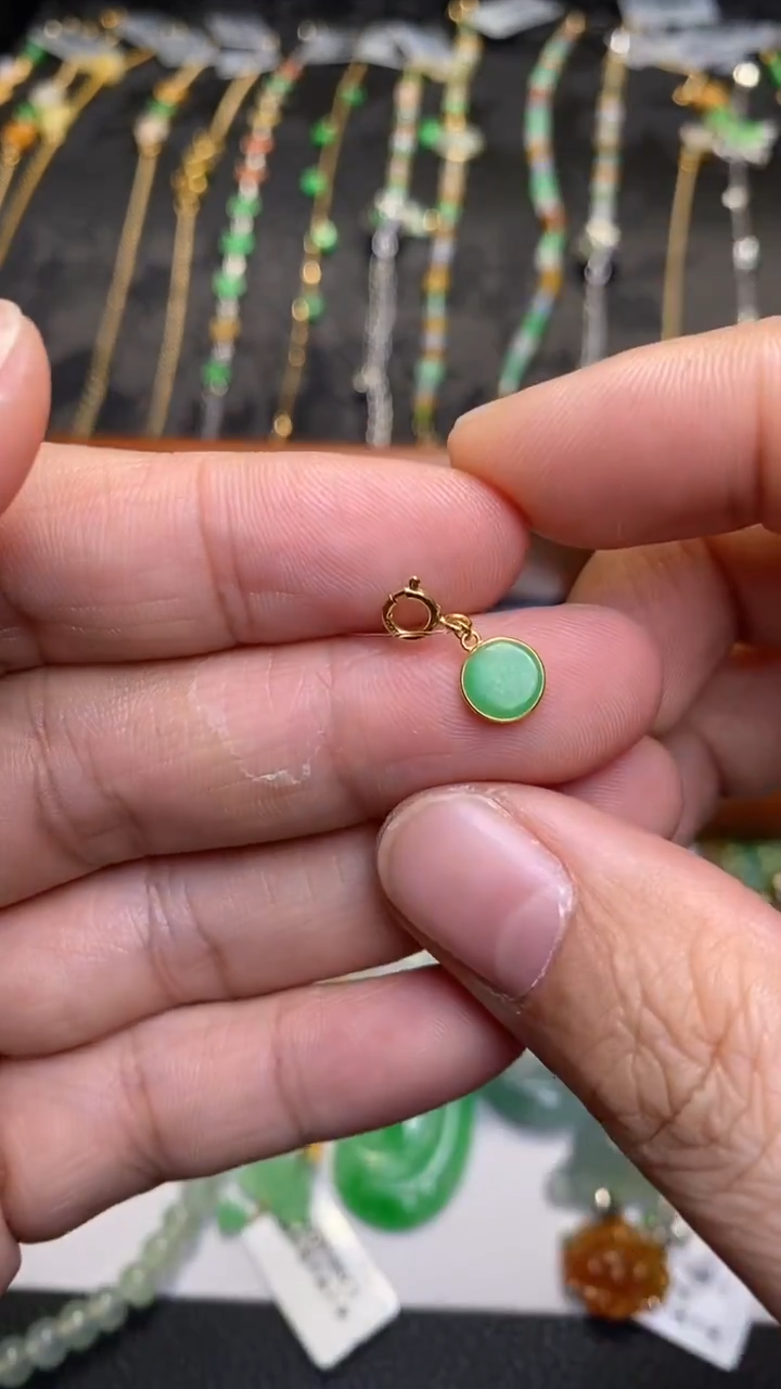 颈饰18K金镶嵌翡翠净货33755