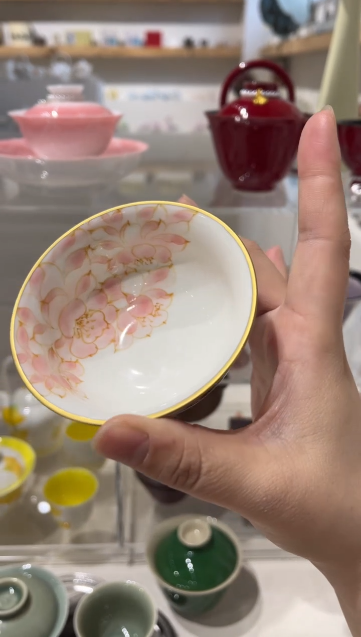 【闪购商品】胭脂红—手绘莲瓣—普洱主人杯