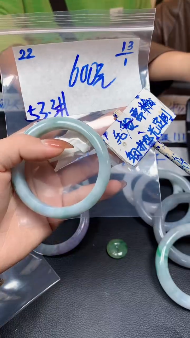 【闪购商品】定制翡翠未镶嵌22毛货需精细抛光手镯多样性拍一发一