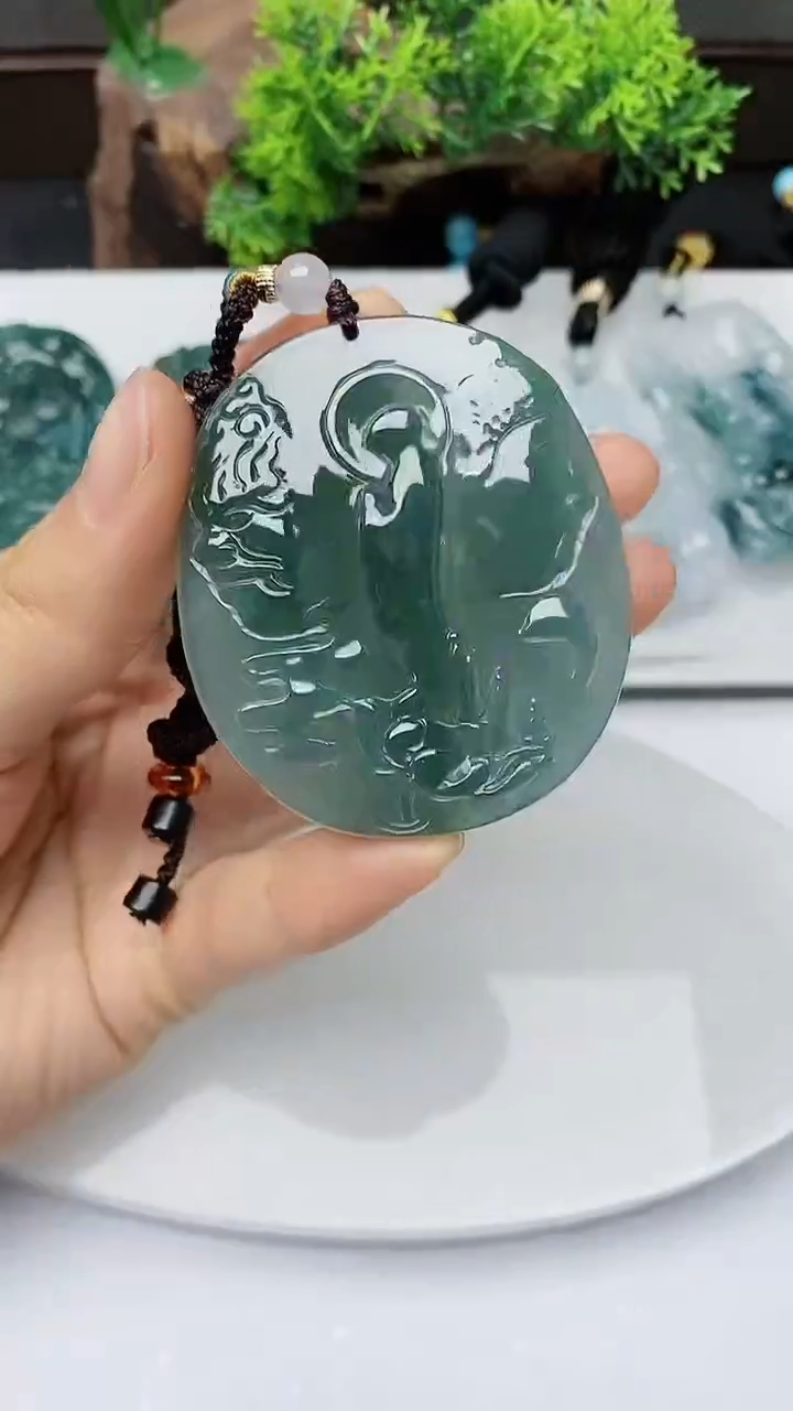 【闪购商品】翡翠颈饰未镶嵌         