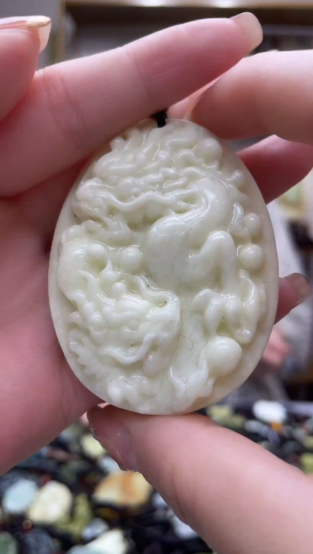 未镶嵌岫玉吊坠`