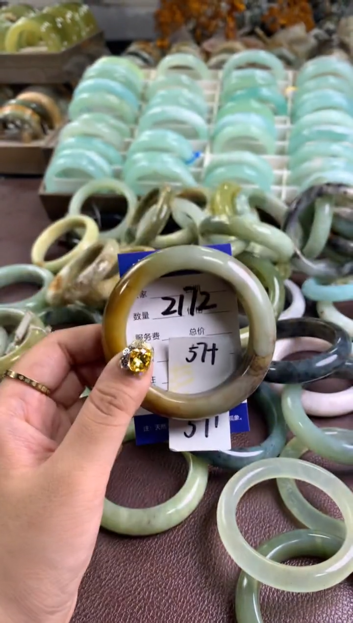 【闪购商品】蛇纹石玉手镯未镶嵌2172