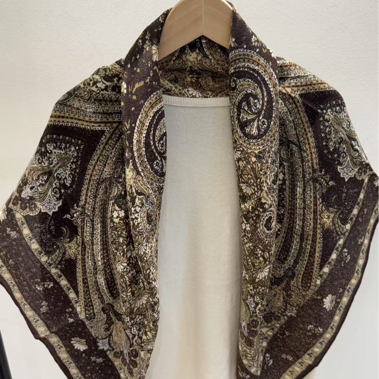 （万花世界）新款100*100左右小方巾