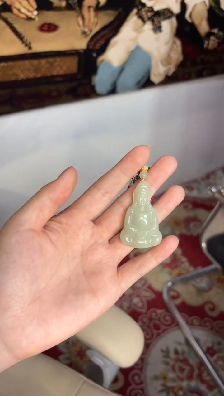 【闪购商品】和田玉吊坠(赠链)未镶嵌且末微色差迪克兰吊坠