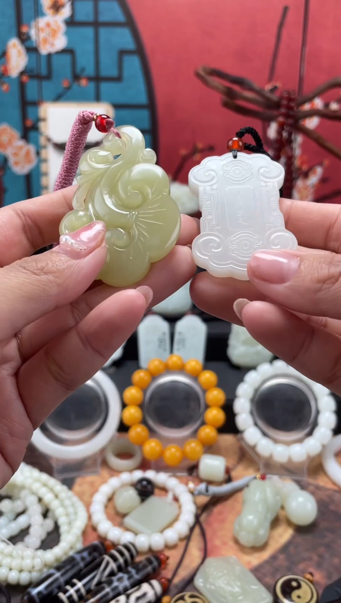 颈饰未镶嵌和田玉真****在黄口如意和斋戒牌