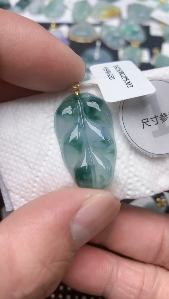 翡翠18K金镶嵌颈饰天然缅甸A货翡翠