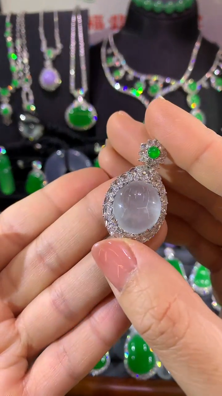 吊坠(不含链)18K金镶嵌翡翠吊坠