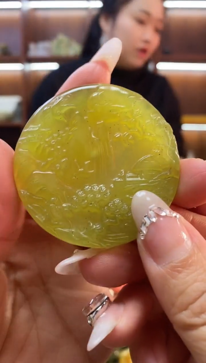 未镶嵌蛇纹石玉挂件 