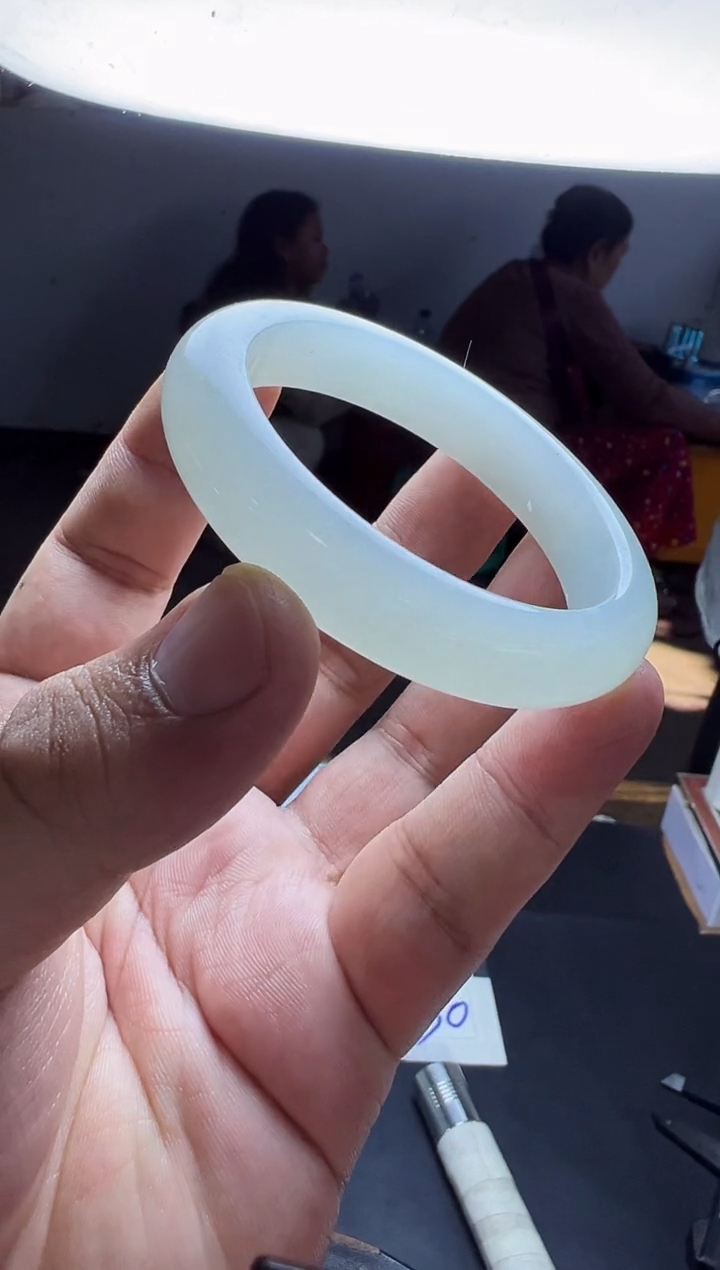 未镶嵌手镯翡翠手镯