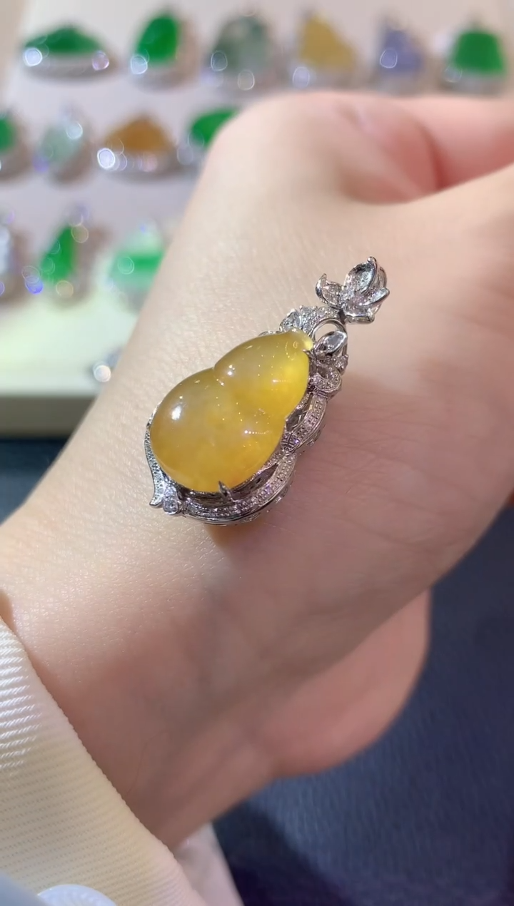 【闪购商品】翡翠吊坠(不含链)18K金镶嵌C96