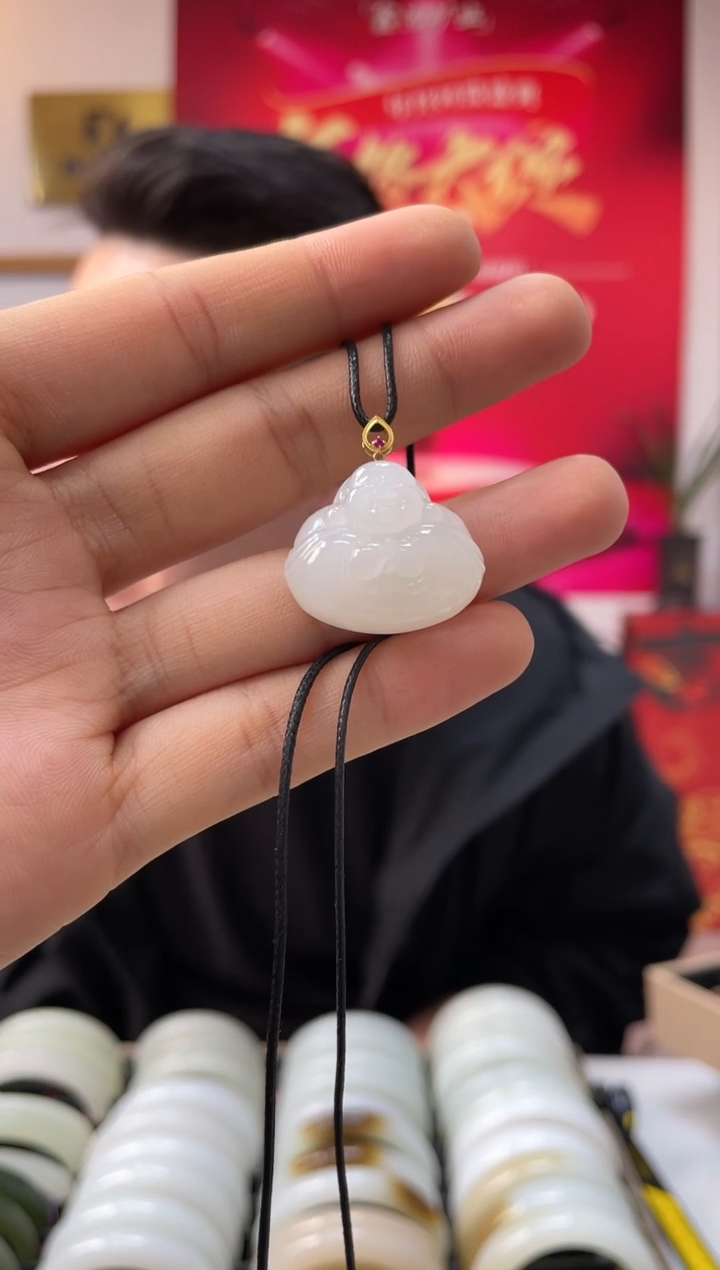 【闪购商品】和田玉颈饰18K金镶嵌抱抱佛发一件