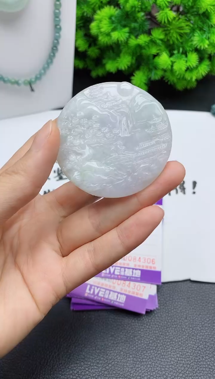 颈饰未镶嵌翡翠 
