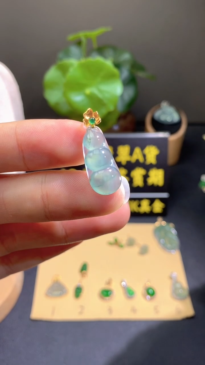 颈饰18K金镶嵌翡翠翡翠A货